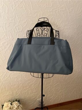 Away Weekender Bag with Padded Shoulder Strap